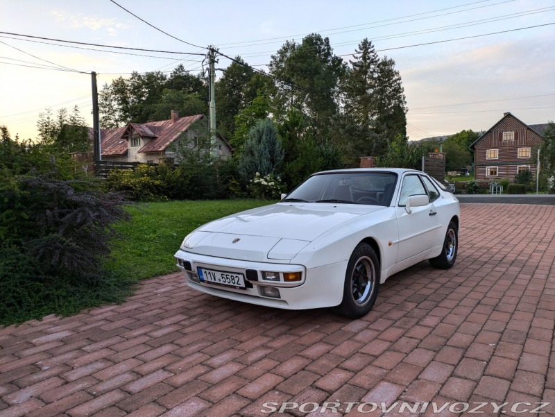 Porsche 944 