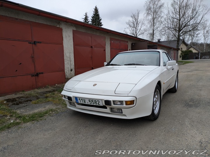 Porsche 944  1982