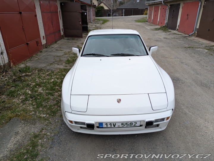 Porsche 944  1982