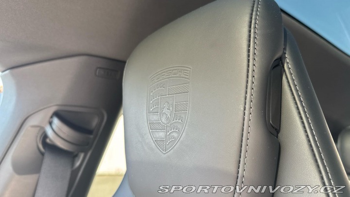 Porsche Taycan 4S Cross Turismo 2024