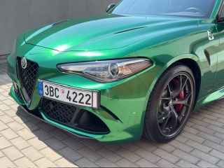Alfa Romeo Giulia Quadrifoglio 2021