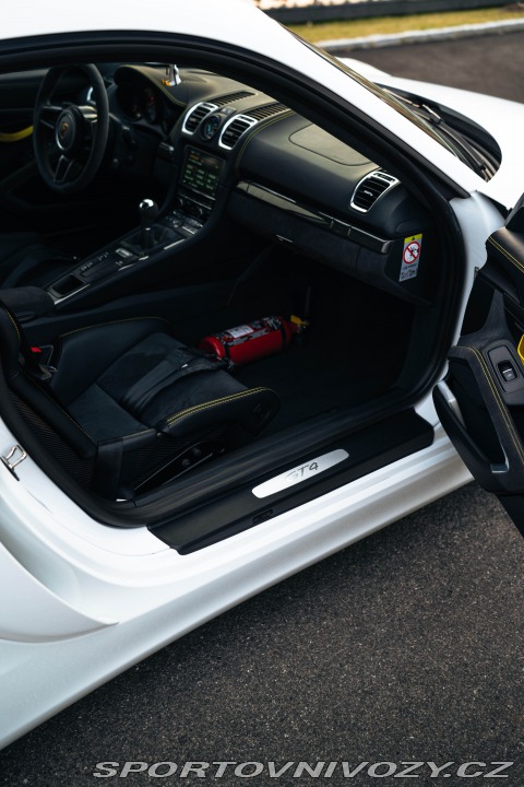 Porsche Cayman GT4 Clubsport, Approved 2016