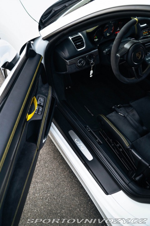 Porsche Cayman GT4 Clubsport, Approved 2016