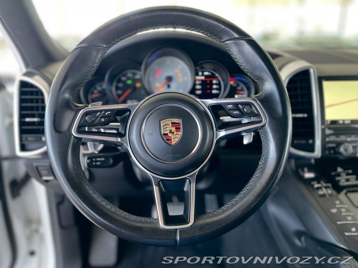 Porsche Cayenne  1800