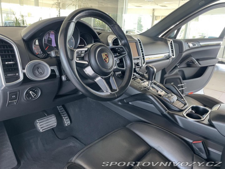 Porsche Cayenne  1800