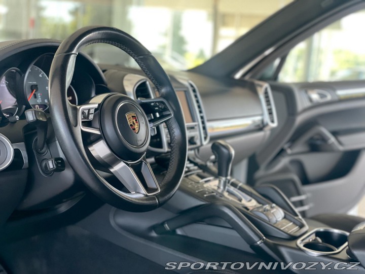 Porsche Cayenne  1800