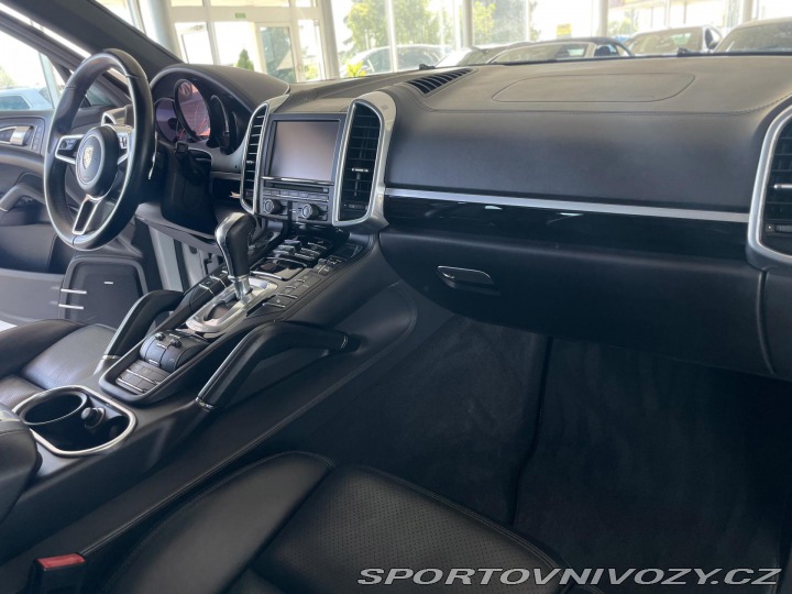 Porsche Cayenne  1800