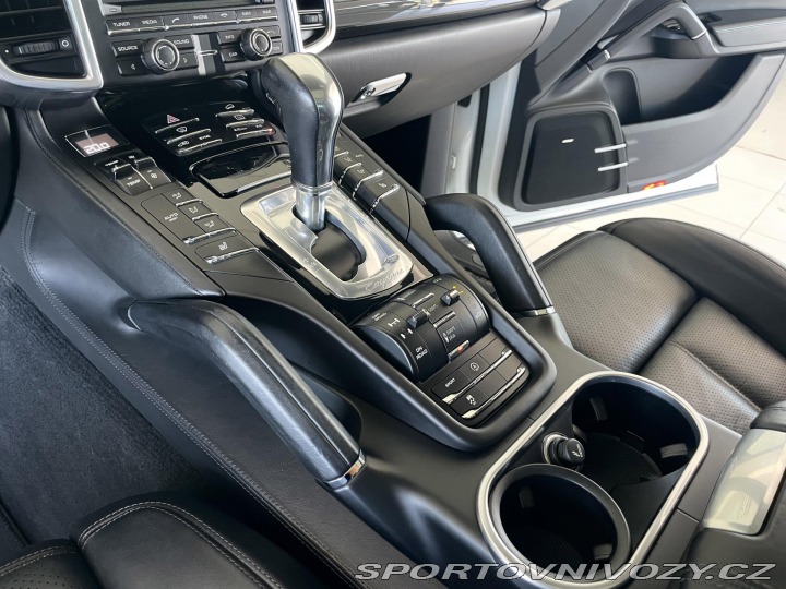 Porsche Cayenne  1800