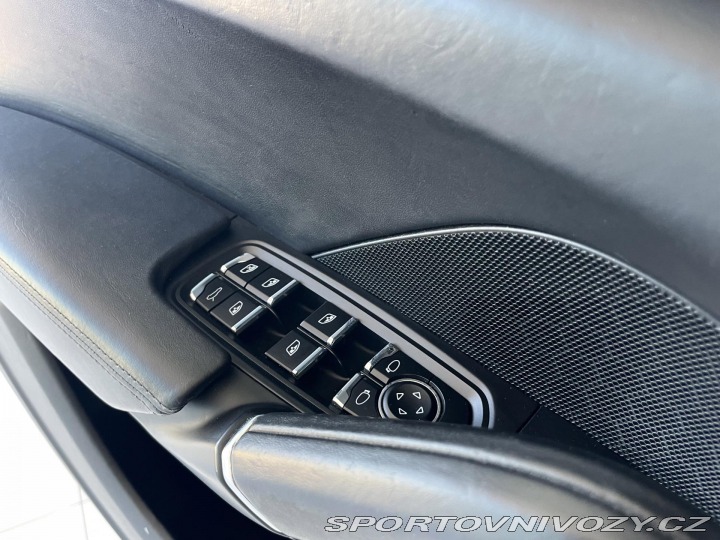 Porsche Cayenne  1800