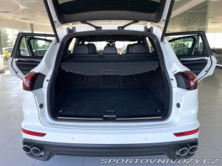Porsche Cayenne  1800