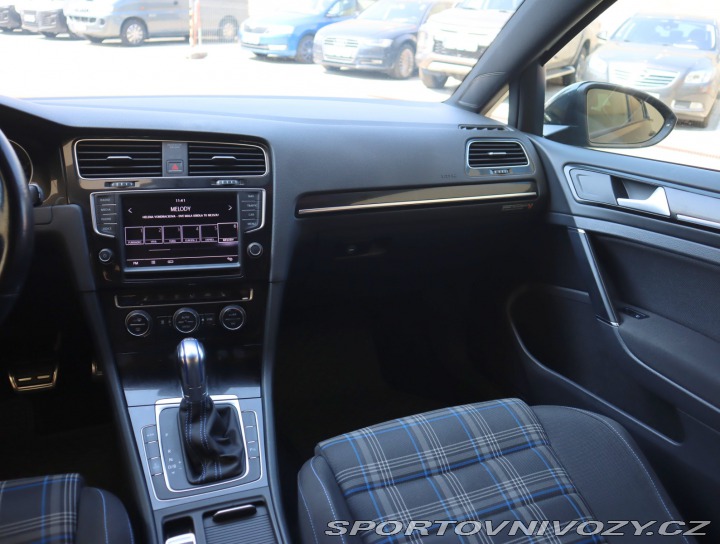 Volkswagen Golf GTE 2015