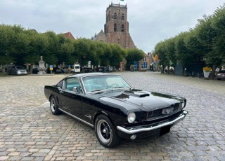 Ford Mustang Fasback V8