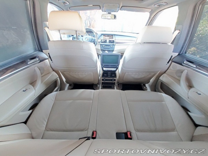 BMW X5 4,8   V8 2008
