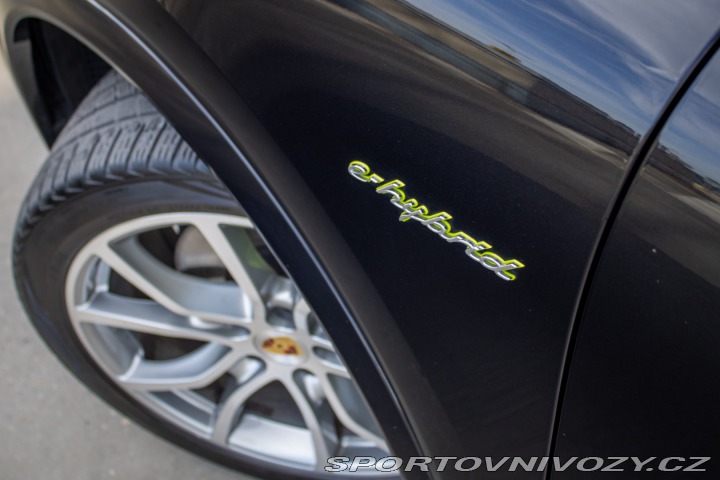 Porsche Cayenne E-Hybrid Tiptronic, plug 2019
