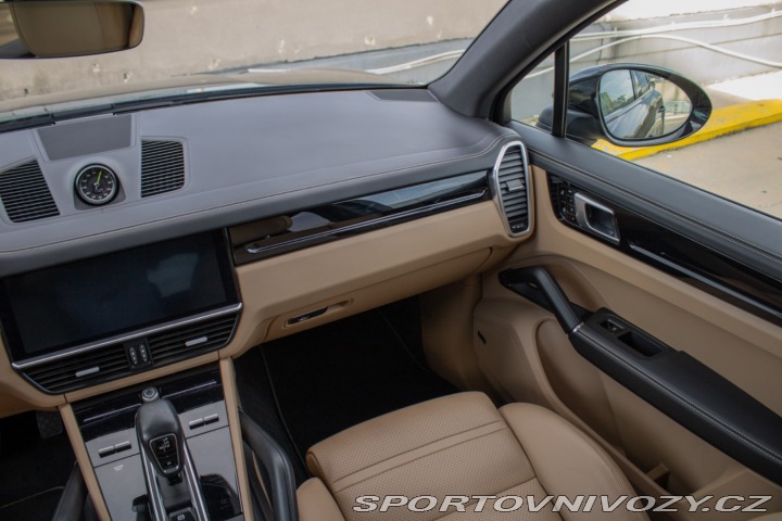 Porsche Cayenne E-Hybrid Tiptronic, plug 2019