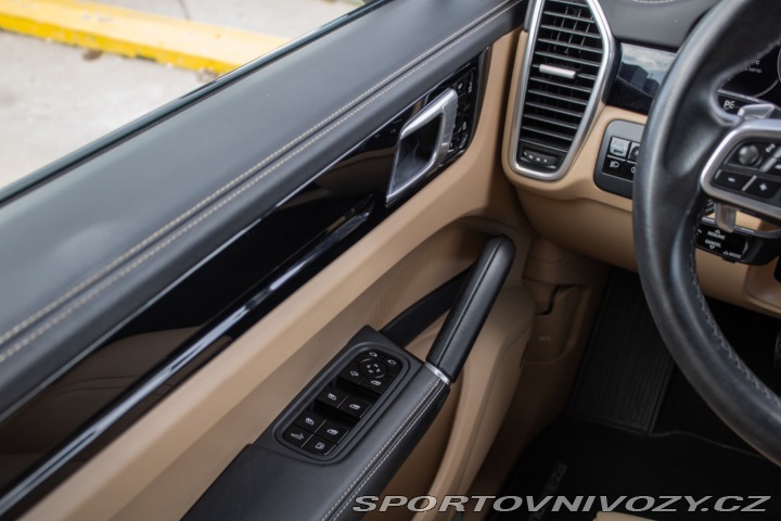 Porsche Cayenne E-Hybrid Tiptronic, plug 2019