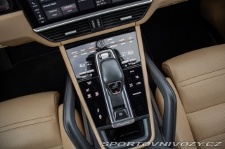 Porsche Cayenne E-Hybrid Tiptronic, plug 2019