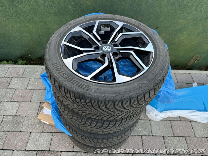 MG Ostatní modely MG4 REZERVOVÁNO, 64kWh 150kW 2023