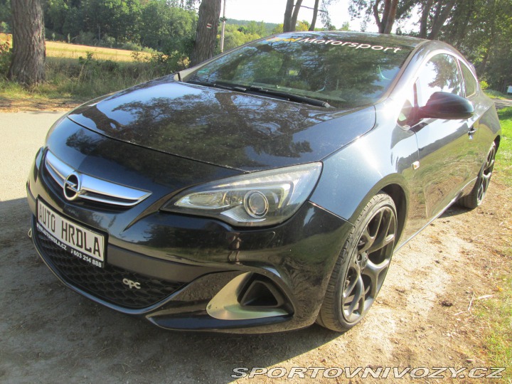 Opel Astra OPC GTC 2012