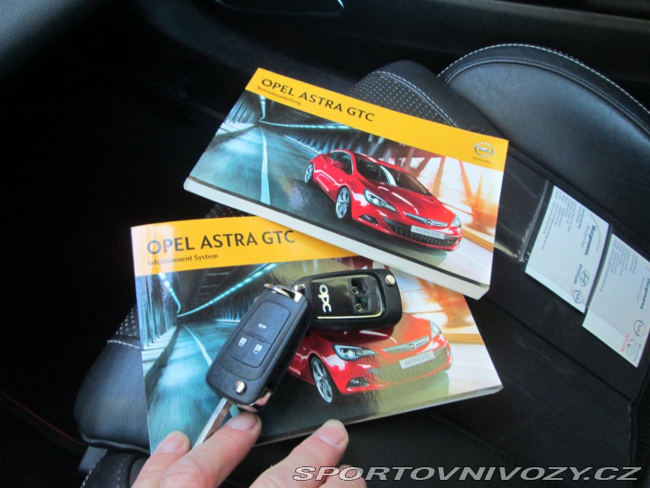 Opel Astra OPC GTC 2012
