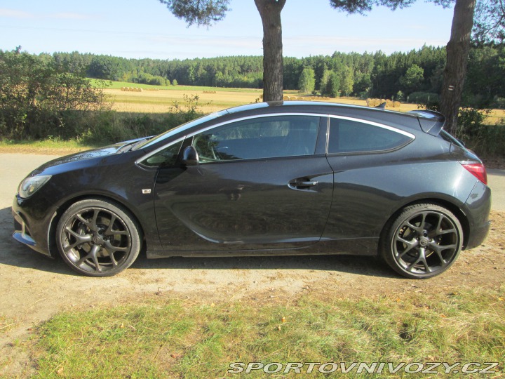 Opel Astra OPC GTC 2012