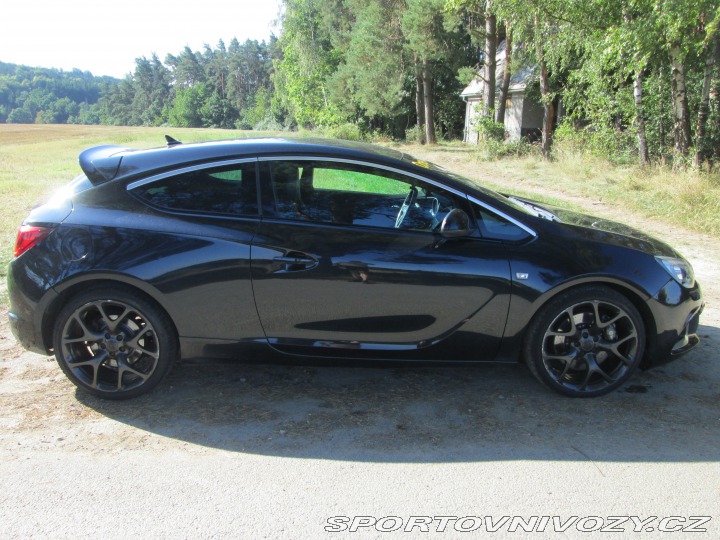 Opel Astra OPC GTC 2012