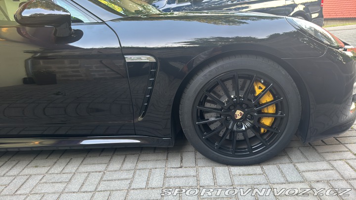 Porsche Panamera Turbo S 2011