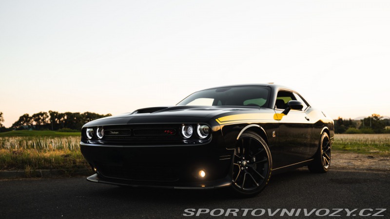 Dodge Challenger ScatPack 6.4 V8 MANUAL