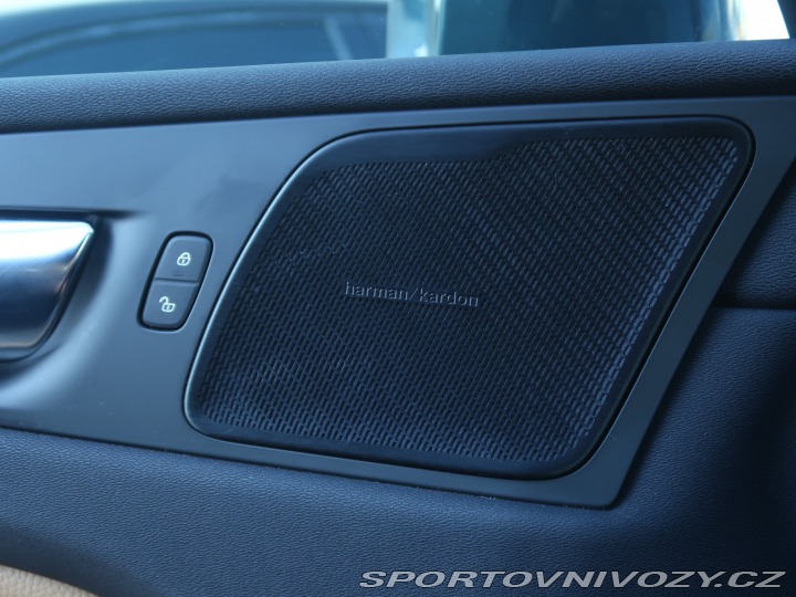 Volvo Ostatní modely XC60 Momentum T8 Twin Engine 2020