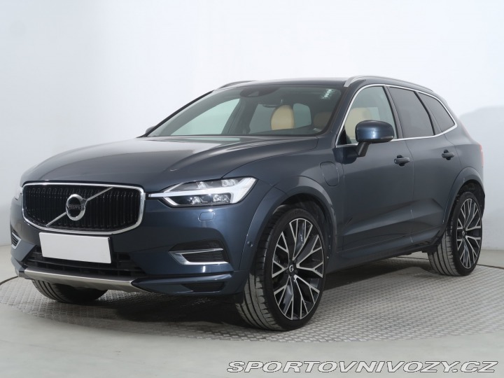 Volvo Ostatní modely XC60 Momentum T8 Twin Engine 2020