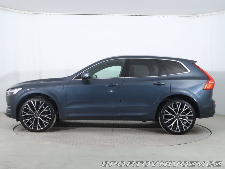 Volvo Ostatní modely XC60 Momentum T8 Twin Engine 2020