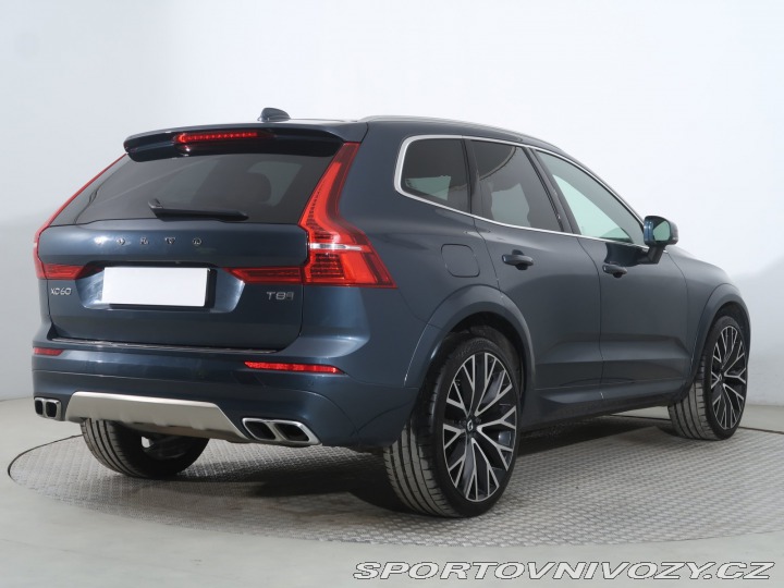 Volvo Ostatní modely XC60 Momentum T8 Twin Engine 2020
