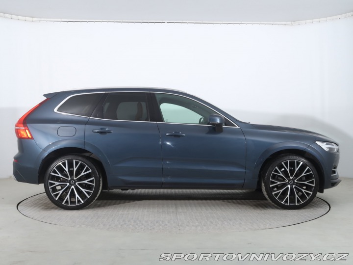 Volvo Ostatní modely XC60 Momentum T8 Twin Engine 2020