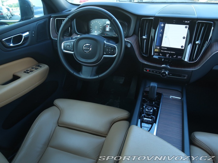 Volvo Ostatní modely XC60 Momentum T8 Twin Engine 2020