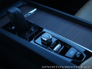 Volvo Ostatní modely XC60 Momentum T8 Twin Engine 2020