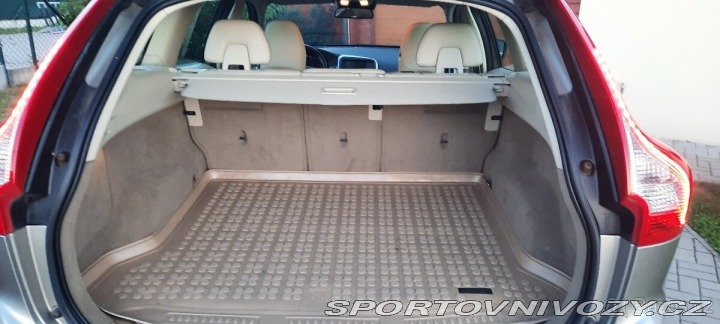 Volvo Ostatní modely XC60 2,0 FWD, 100kw,2014 2014