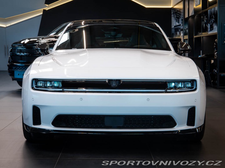 Dodge Charger 0.0 Daytona Scat Pack 670 2024