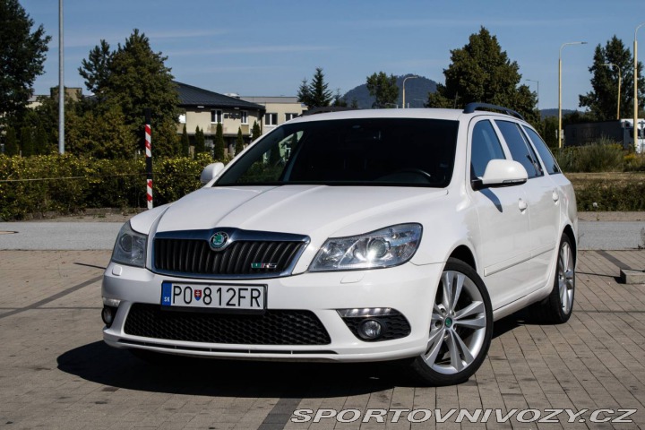 Škoda Octavia RS Combi 2011
