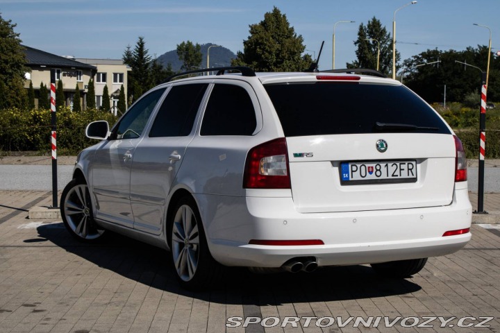 Škoda Octavia RS Combi 2011