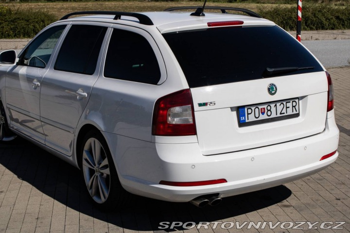 Škoda Octavia RS Combi 2011