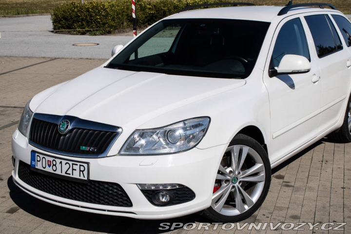 Škoda Octavia RS Combi 2011