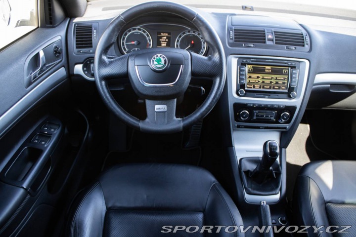 Škoda Octavia RS Combi 2011