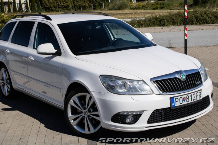Škoda Octavia RS Combi 2011