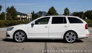 Škoda Octavia RS Combi 2011