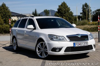 Škoda Octavia RS Combi 2011