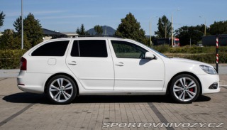 Škoda Octavia RS Combi 2011