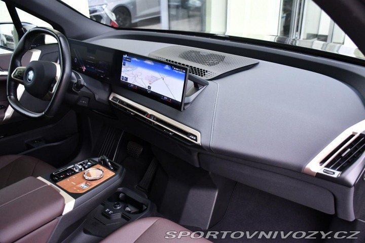 BMW iX xDrive40 H/K TAŽNÉ ČR 2022