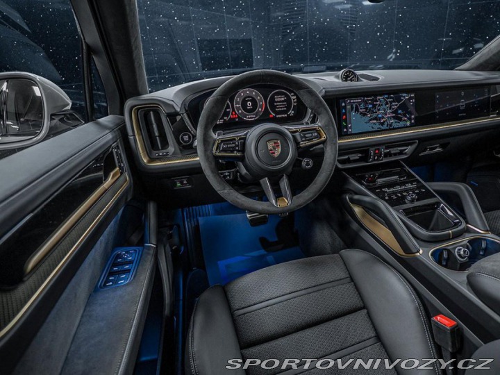 Porsche Cayenne GTS Coupe 2025