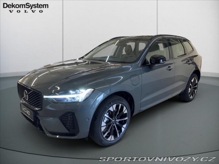 Volvo Ostatní modely XC60 2,0 T6 AWD Plus Dark 5630 2025