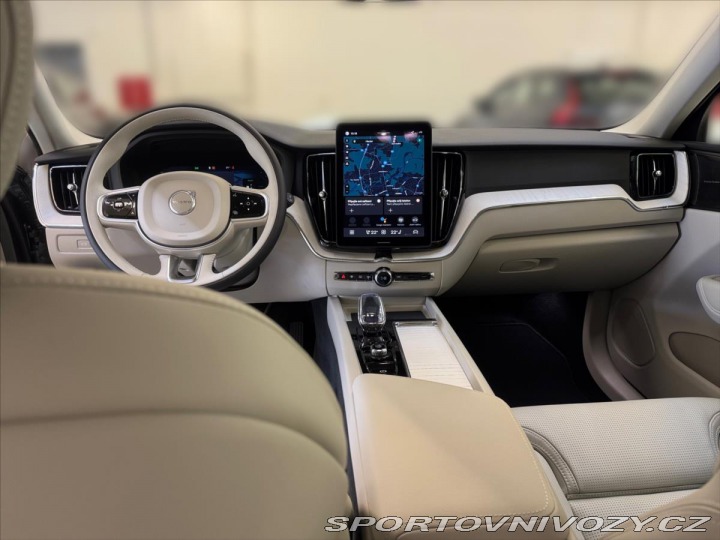 Volvo Ostatní modely XC60 2,0 T6 AWD Plus Dark 5630 2025